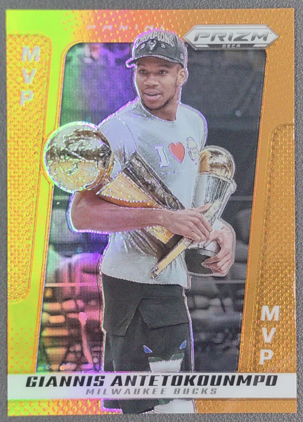 2024-25 Panini Prizm Deca — MVP Award Winners — Giannis Antetokounmpo #290 — Orange Prizm /49 實物相