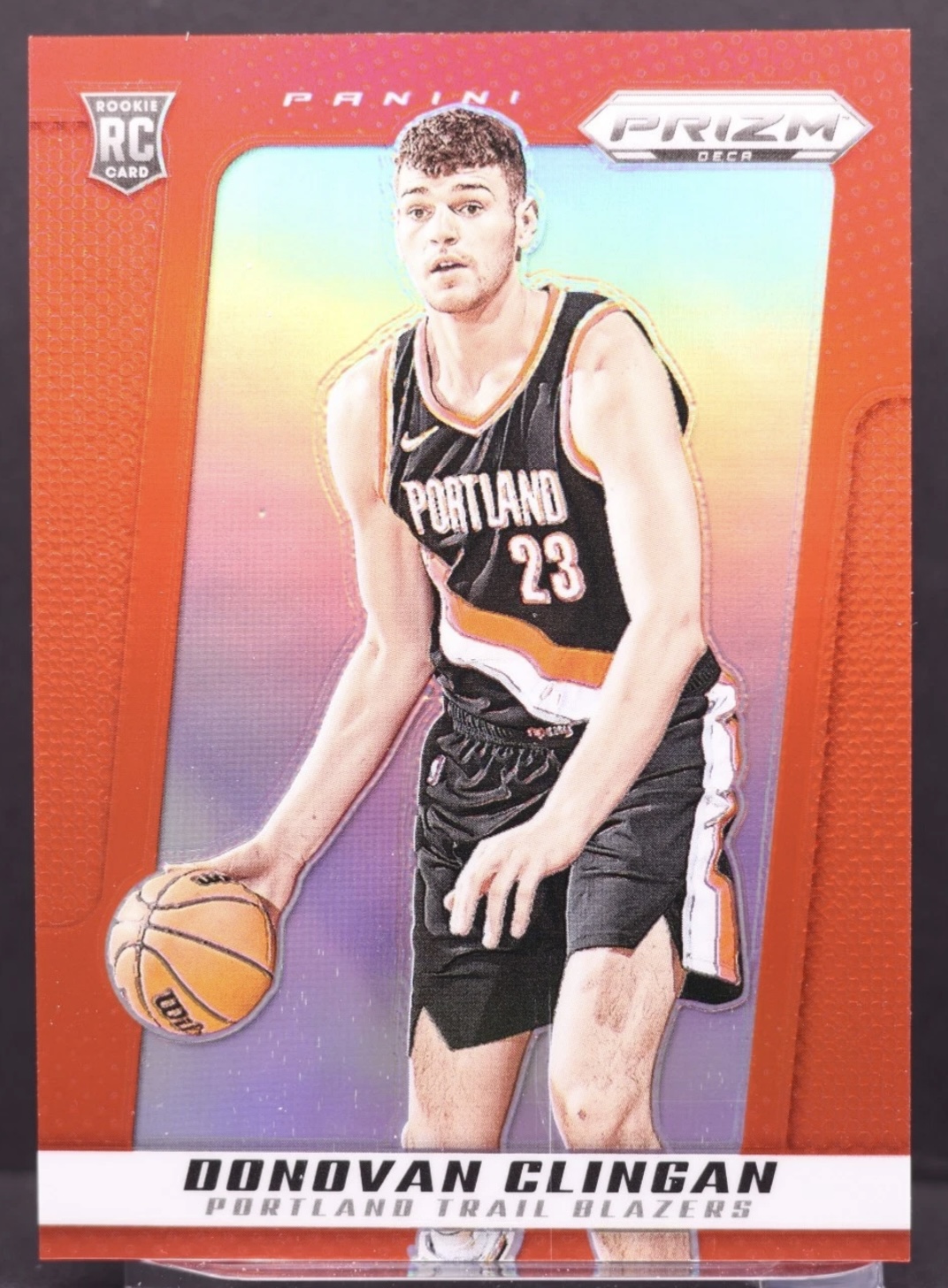 2024-25 Panini Prizm Deca — Base Rookie — Donovan Clingan #60 — Red Prizm /199 實物相